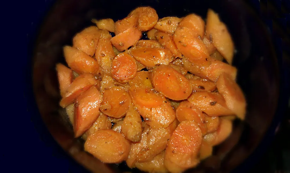 Algerian ' Zrodiya Mcharmla' - Carrots With Vinegar