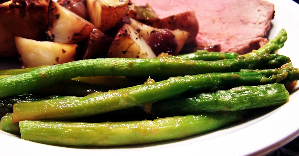 Apricot-Glazed Roasted Asparagus (Low Fat)