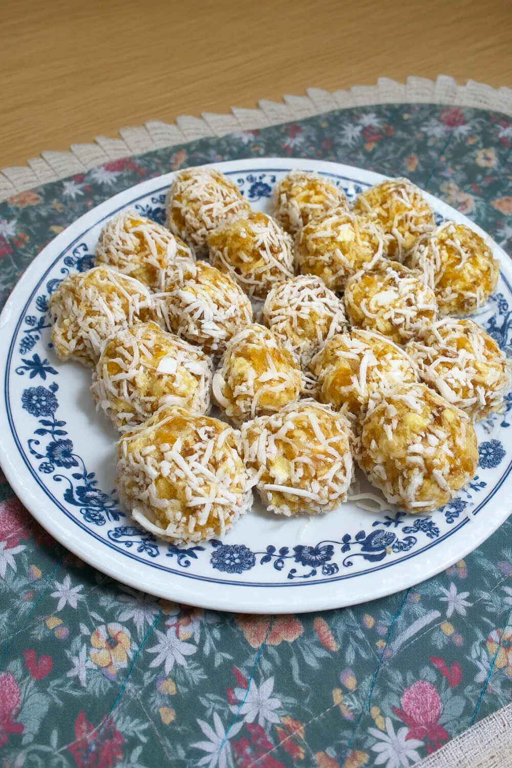 Apricot Orange Balls — a vegan Dessert recipe