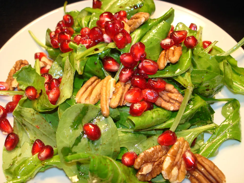 Arugula Salad With Pomegranate and Toasted Pecans